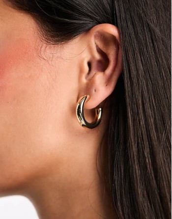small chunky hoop in gold