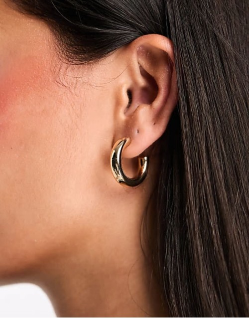 small chunky hoop in gold